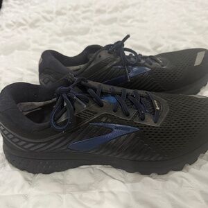 Brooks Ghost Men’s Sneaker Size 11